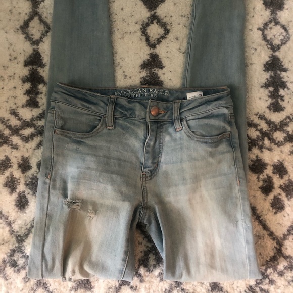 American eagle medium rise light wash ripped jeans